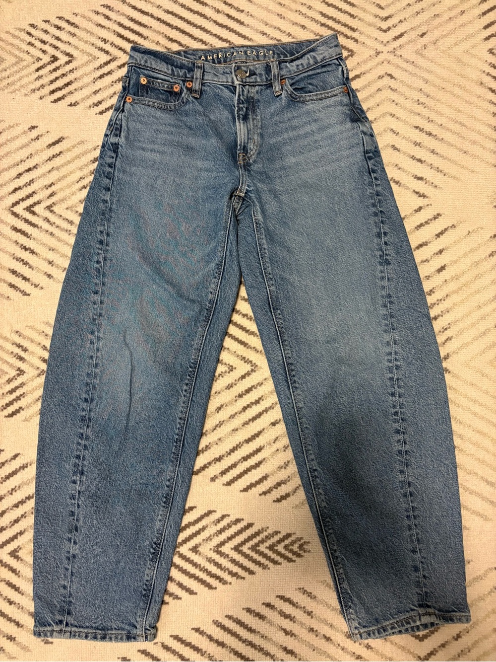 American Eagle Outfitters Women’s Light Blue Barrel Jeans 000